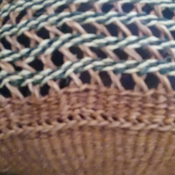 A Beautiful Weaved Bag. - Picture 5 of 5